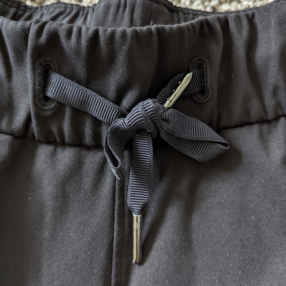 Lululemon Black Crop - Picture 5 of 8